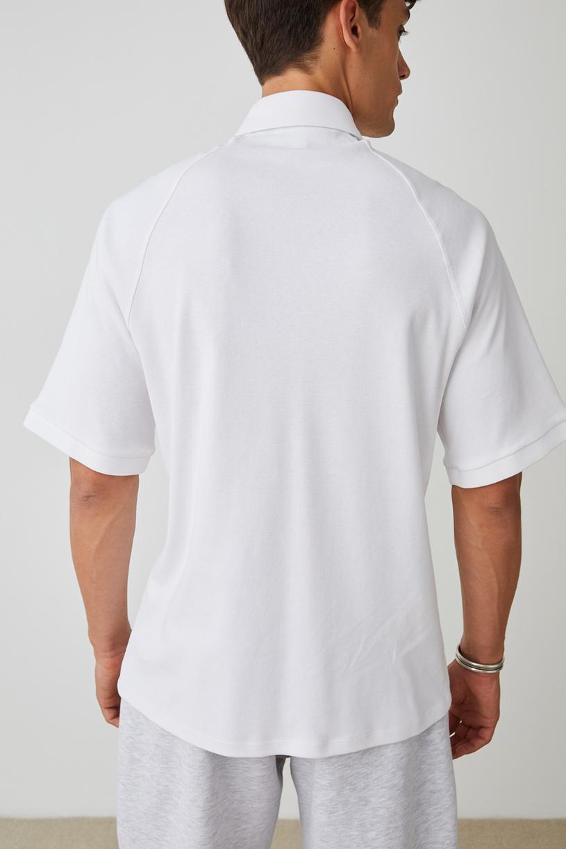 Beyaz Oversize Yakalı T-shirt