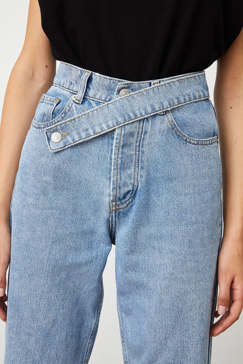 Mavi Kemer Detaylı Straight Jean