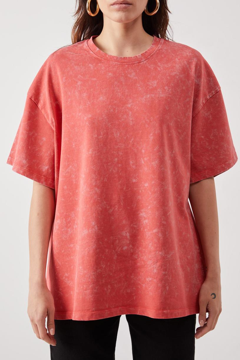 Soluk Kırmızı Batik Efektli Kompakt Tshirt
