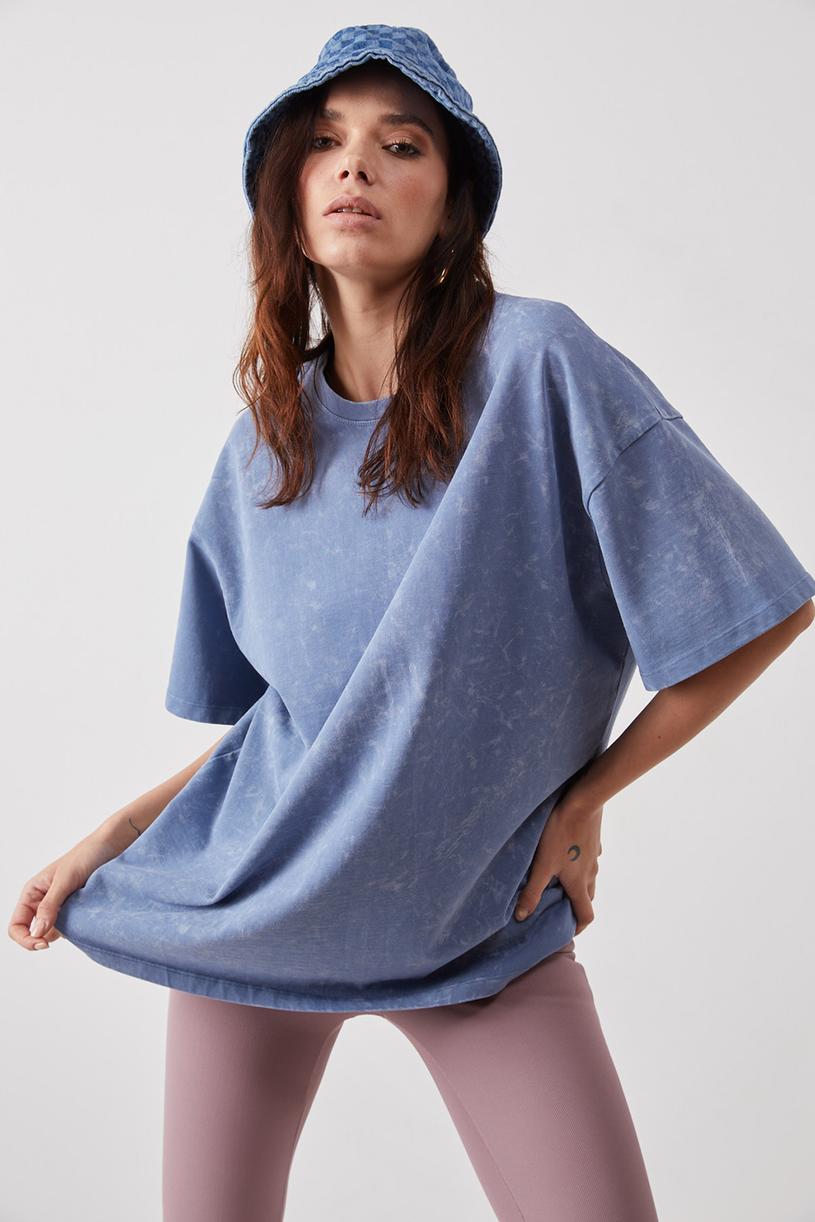 Soluk Mavi Batik Efektli Kompakt Tshirt