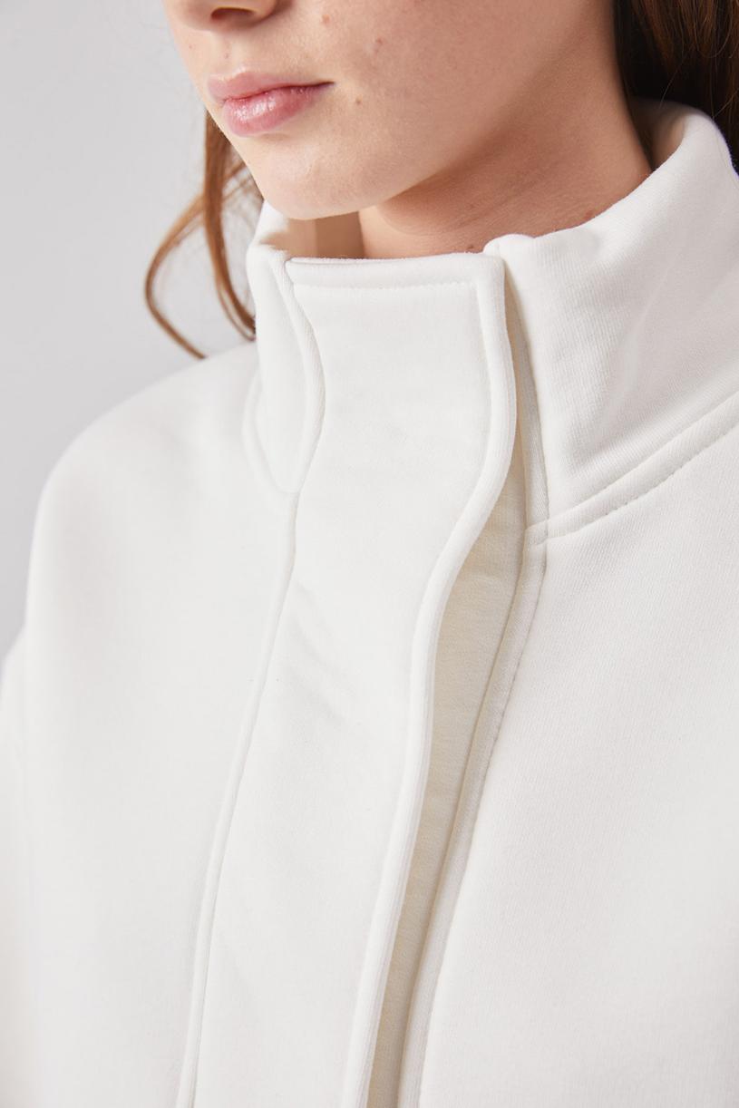 White Stand-up Collar Sweatshirt