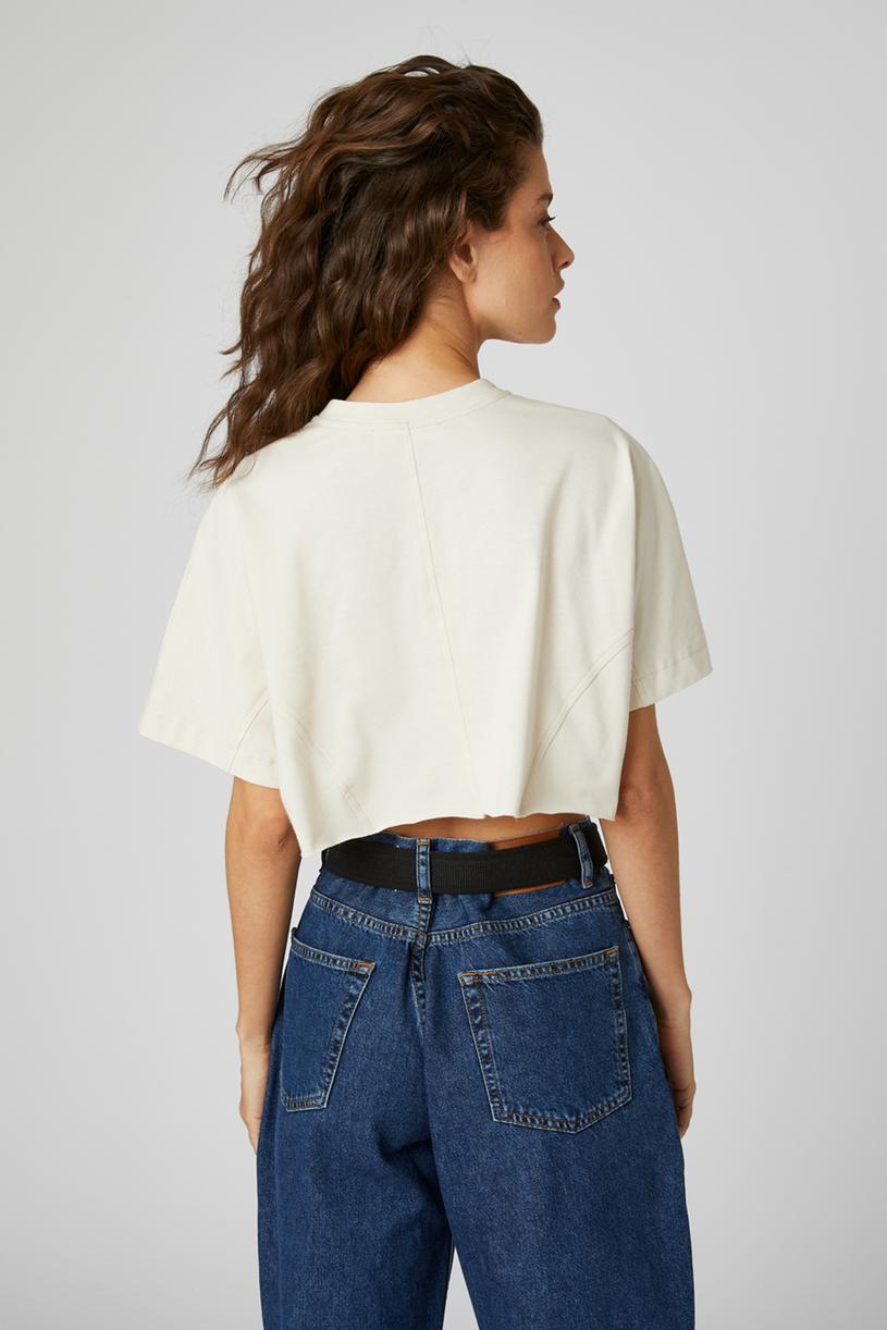 Cream Seam Detailed Crop Tshirt
