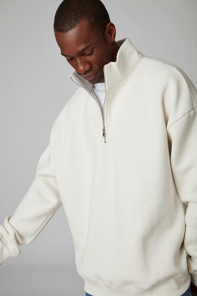 Beyaz Dik Yaka Oversize Sweatshirt