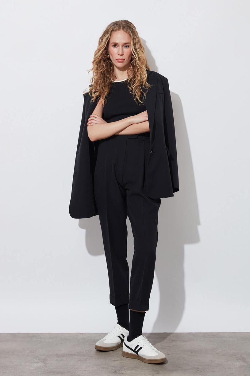 Black Pleated Carrot Fit Pants