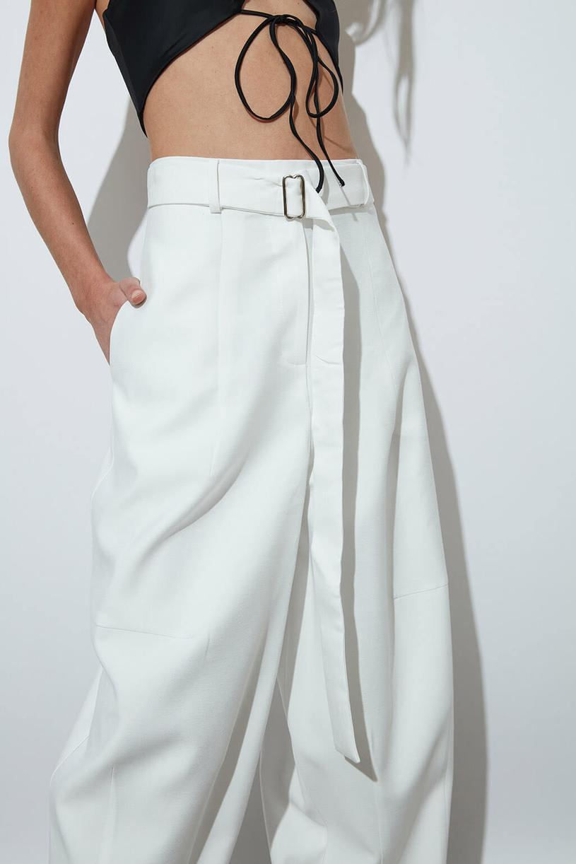 White Baloon Fit Pants With Belt