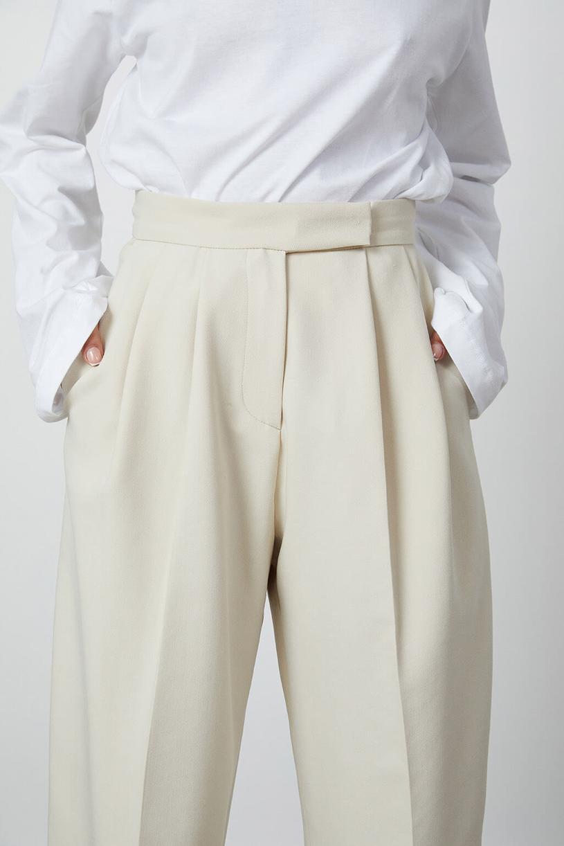 Cream Two Pleated Baloon Pants