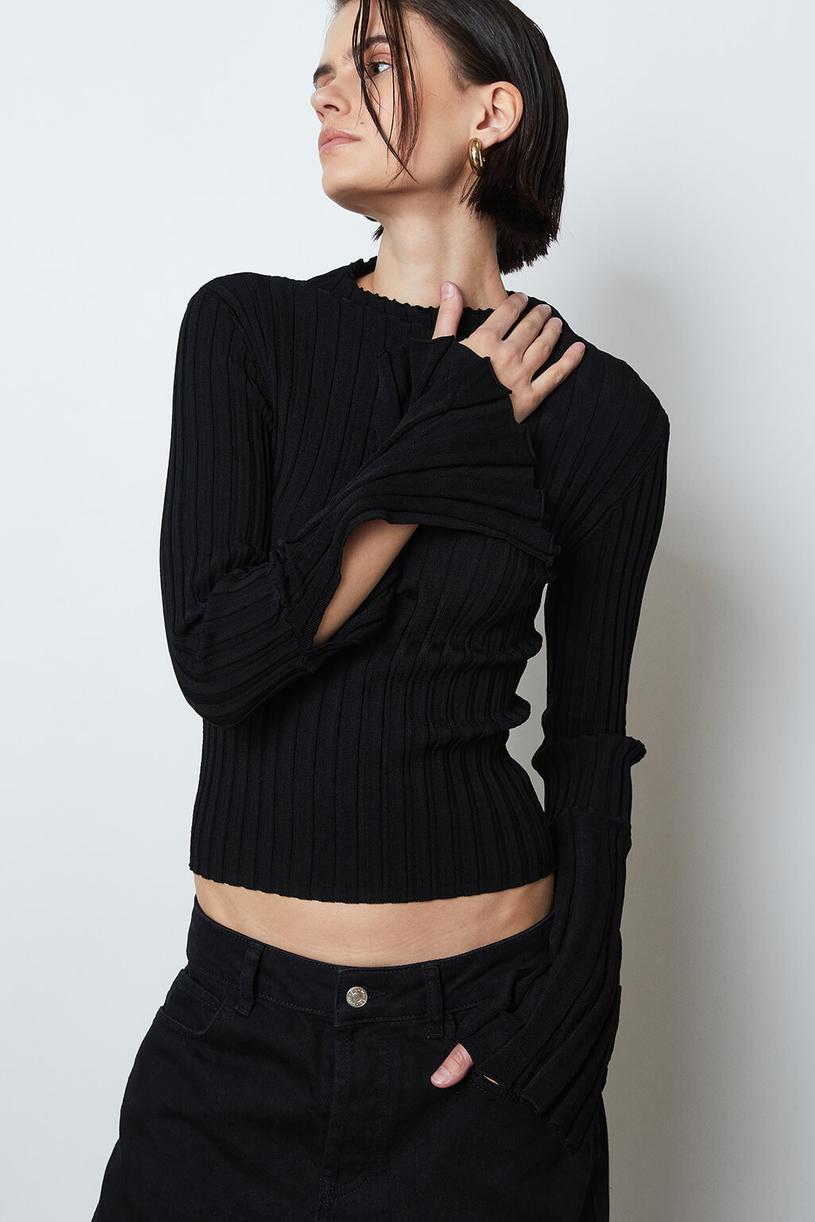 Black Sleeve Slit Knitwear Body