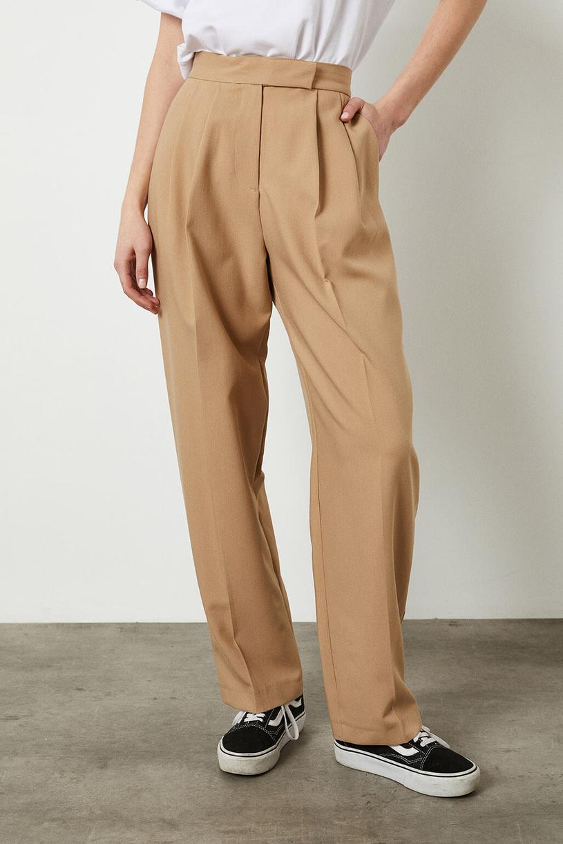 Camel Two Pleated Baloon Pants