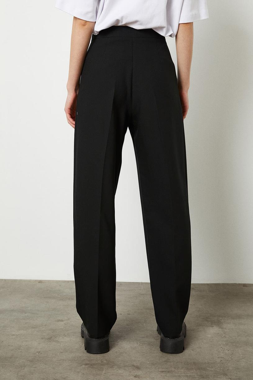 Black Two Pleated Baloon Pants