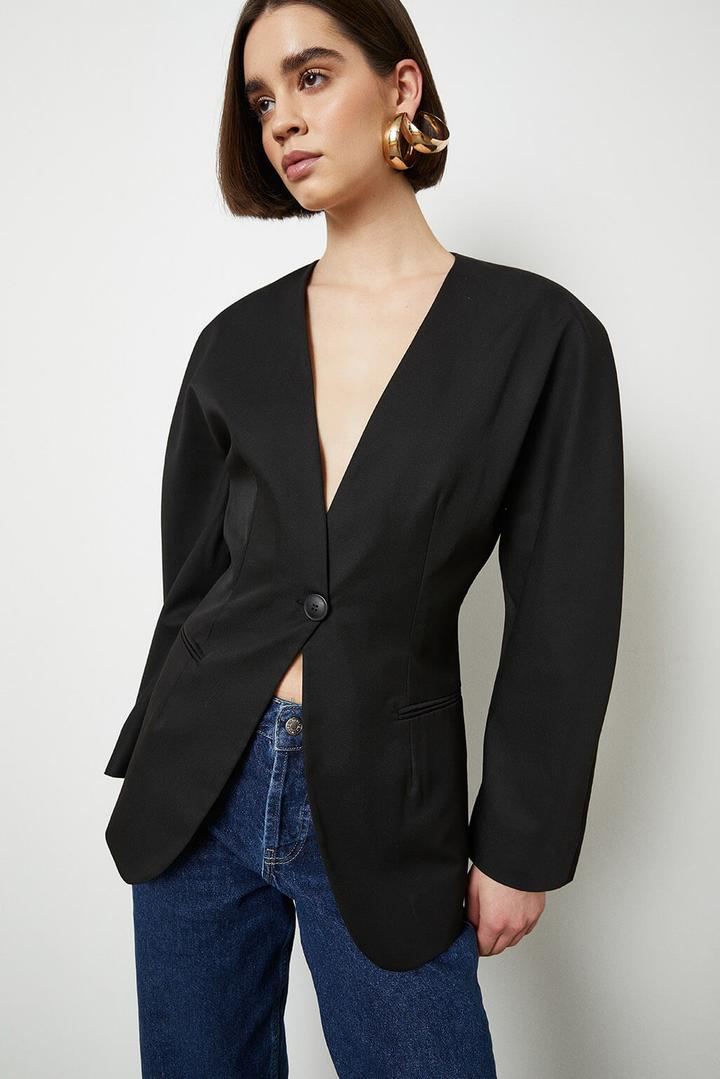 One Buttoned Fit Blazer